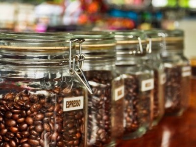 ¿Porque no se debe meter el café en la nevera, pero sí se puede meter en el congelador?